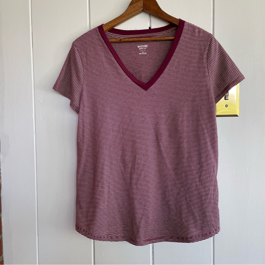 Mossimo Basic Tee V Neck Size Medium